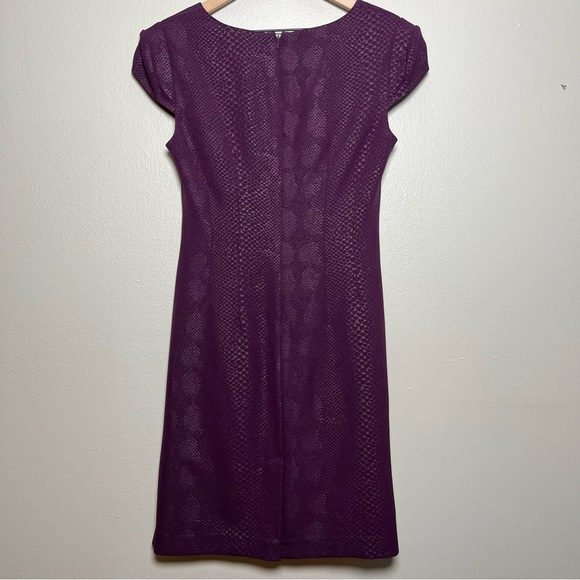 Adrianna Papell Women Dress 10 Purple Snakeskin Embossed Sliming Ruched Cocktail - Picture 5 of 14